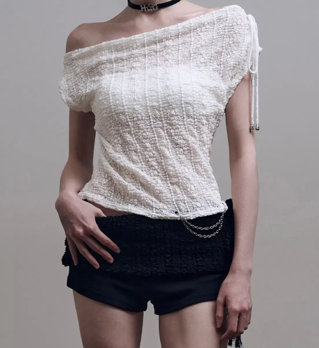 Hilda 힐다 Sheer One Shoulder Sleeveless